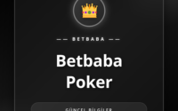 Betbaba Poker masasında kartlarını kontrol eden bir oyuncu